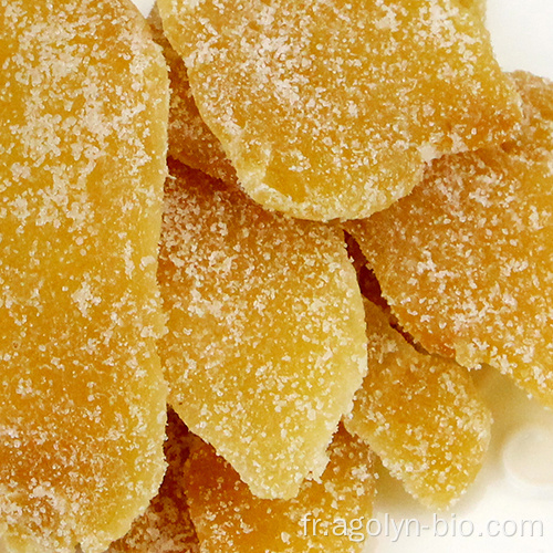 Gingembre en sain de la snack yong trempée dans le gingembre de sucre